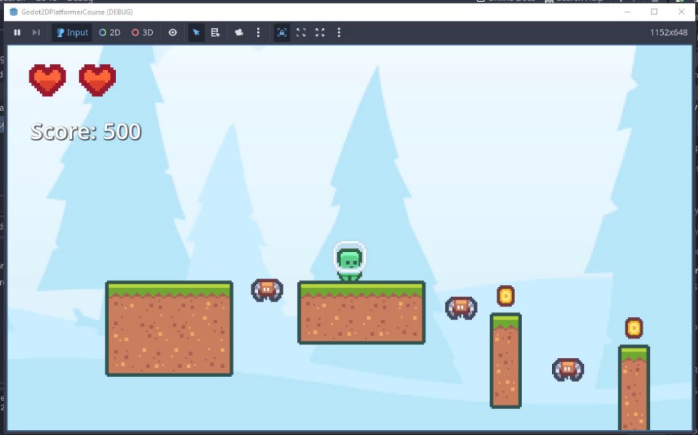 La imatge mostra un joc de plataformes en 2D de Godot en mode de depuració, que mostra els elements de la interfície d'usuari del jugador tractats a la lliçó: dues icones de cor vermell que representen la salut i una etiqueta "Puntuació: 500" a la cantonada superior esquerra, totes dues representades a la pantalla com a part de la interfície d'usuari de CanvasLayer. L'escena inclou un personatge verd pixelat a peu sobre una plataforma de terra, amb plataformes addicionals, monedes de col·lecció i sprites enemics visibles al nivell. Aquest visual confirma l'èxit d'implementació del sistema de visualització de la salut i la puntuació que s'està ensenyant, concretament el HealthContainer amb icones de cor i l'etiqueta ScoreText, a les quals es fa referència al codi d'script que es mostra a la lliçó (per exemple, @onready var health_container = $HealthContainer, @onready var score_text : Label = $ScoreText). No hi ha missatges d'error ni de sortida de la consola visibles; el focus se centra en els comentaris de la interfície d'usuari en directe vinculats a l'estat del jugador.